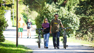 Kupanje na plaži Kolovare 8. listopada (foto:Saša Čuka)