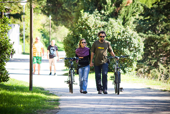 Kupanje na plaži Kolovare 8. listopada (foto:Saša Čuka)