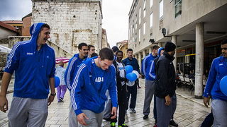 Druženje s košarkašima Zadra u Caffe baru Forum, Foto: Mia Čop Druženje s košarkašima Zadra u Caffe baru Forum, Foto: Mia Čop