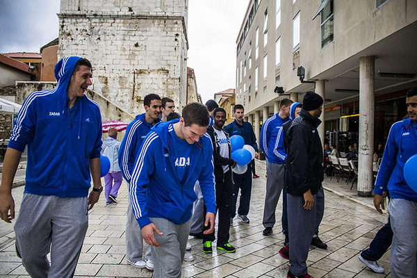 Druženje s košarkašima Zadra u Caffe baru Forum, Foto: Mia Čop Druženje s košarkašima Zadra u Caffe baru Forum, Foto: Mia Čop