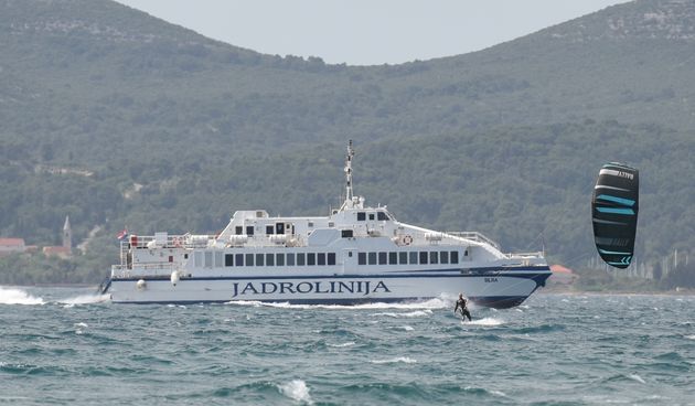 Jako jugo izmamilo kite surfere ispred plaže Vitrenjak