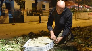 Prosvjed građana zbog odluke Grada da posječe drvored fafarikula u Vruljici Prosvjed građana zbog odluke Grada da posječe drvored fafarikula u Vruljici