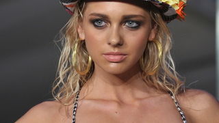 Zagreb, 050612. 
Modna kuca Goldenpoint za sezonu proljece/ljeto 2012. pripremila je zanimljivu kolekciju kupacih kostima. Dio asortimana mogli su vidjeti i zagrebcani na reviji u Gallery-u . Pedesetak modela kostima prezentirali su manekenke i manekeni n