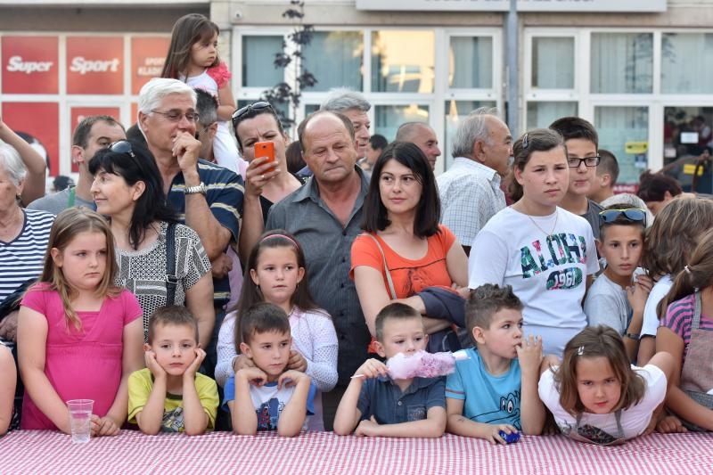 U sklopu Benkovackog kulturnog ljeta Grad Benkovac i Turisticka zajednica Grada Benkovca vec cetvrtu godinu za redom organiziraju manifestaciju Puzevim korakom. Radi se o gastro manifestaciji pripreme i degustacije puzeva. Posjetitelji su imali prilike d U sklopu Benkovackog kulturnog ljeta Grad Benkovac i Turisticka zajednica Grada Benkovca vec cetvrtu godinu za redom organiziraju manifestaciju Puzevim korakom. Radi se o gastro manifestaciji pripreme i degustacije puzeva. Posjetitelji su imali prilike d