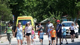 Skradin pun turista, za posjet Nacionalnom parku Krka čeka se u redu Skradin pun turista, za posjet Nacionalnom parku Krka čeka se u redu