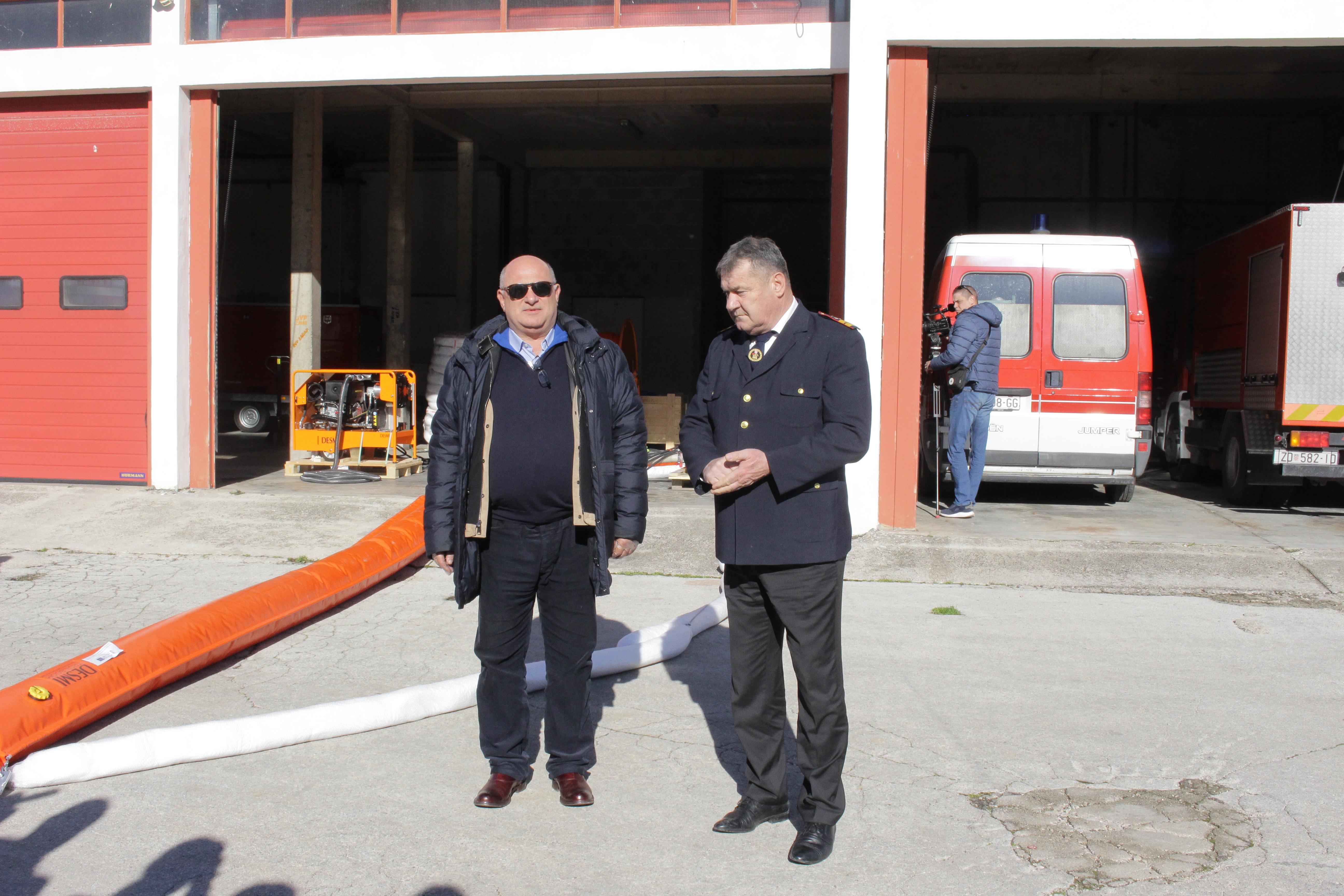 Vatrogasna zajednica Zadarske županije bogatija za opremu vrijednu preko 1,3 milijuna kuna Vatrogasna zajednica Zadarske županije bogatija za opremu vrijednu preko 1,3 milijuna kuna