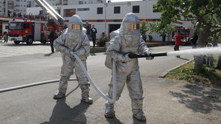 Zadar, 040511.
Povodom Dana vatrogasaca zadarski su vatrogasci izveli vjezbu gasenja pozara.
Na slici: detalj s vjezbe.
Foto: Vladimir Ivanov / Cropix