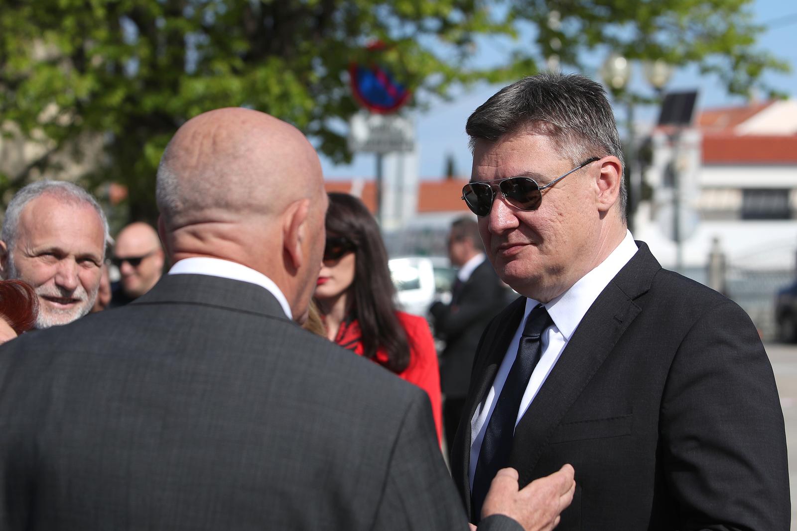 Predsjednik Zoran Milanović i albanski predsjednik Bajram Begaj posjetili crkvu Gospe Loretske u Arbanasima Predsjednik Zoran Milanović i albanski predsjednik Bajram Begaj posjetili crkvu Gospe Loretske u Arbanasima