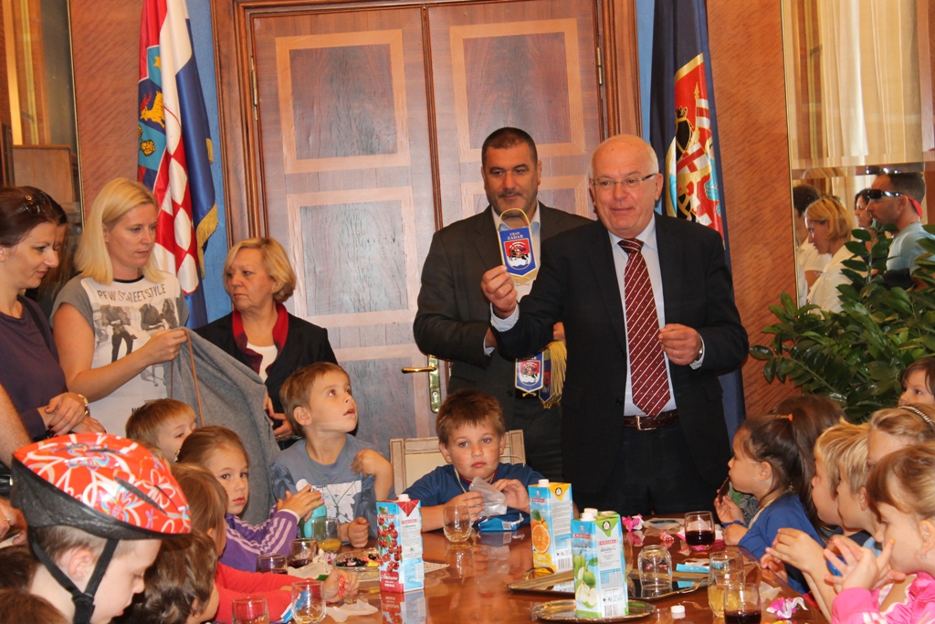 Djeca vrtića Jazine posjetila Gradsku upravu, foto: Grad Zadar Djeca vrtića Jazine posjetila Gradsku upravu, foto: Grad Zadar