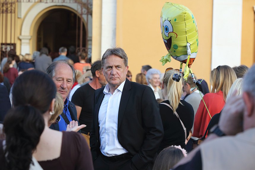 Image 378929 (auto) Image 378929 (auto)