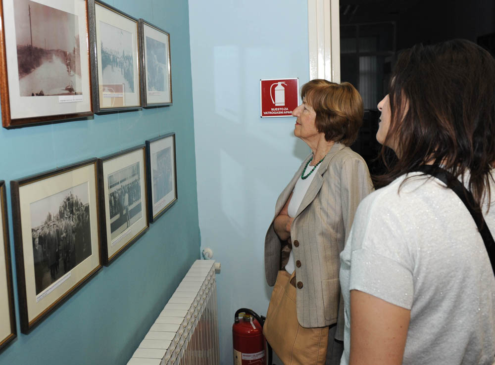 Zadar, 4.6.2012. snimio: Nenad Marčev
Izložba Petra Goića
Gradska knjižnica Zadar Zadar, 4.6.2012. snimio: Nenad Marčev
Izložba Petra Goića
Gradska knjižnica Zadar