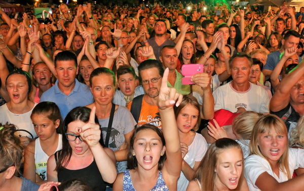 Virska noć 2016: Jelena Rozga i spektakularni vatromet za 25 tisuća fanova. Foto: Virski list