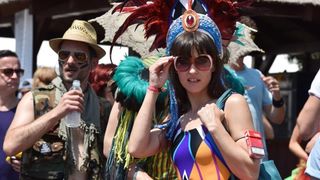 Posljednji dan Love International Festivala u Tisnom privukao je veliki broj mladih iz cijele Europe, a najviče iz Velike Britanije. Photo: Hrvoje Jelavić/PIXSELL Posljednji dan Love International Festivala u Tisnom privukao je veliki broj mladih iz cijele Europe, a najviče iz Velike Britanije. Photo: Hrvoje Jelavić/PIXSELL