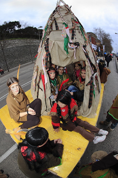 Karneval 2012: Pleme “Crna jama” iz rezervata Stanovi Karneval 2012: Pleme “Crna jama” iz rezervata Stanovi