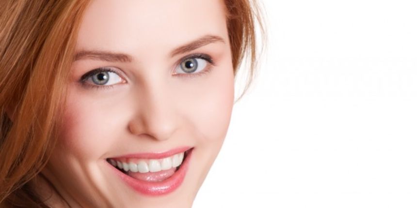 Prekrasan osmijeh, ljepotica, lijepa žena Prekrasan osmijeh, ljepotica, lijepa žena