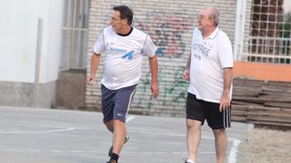 Na Stanovima se uz boćarski turnir održao i revijalni nogometni turnir. Osim prijavljenih ekipa, snage su ponovno odmjeravali liječnici Opće bolnice Zadar i predstavnici poglavarstva Grada Zadra. Na Stanovima se uz boćarski turnir održao i revijalni nogometni turnir. Osim prijavljenih ekipa, snage su ponovno odmjeravali liječnici Opće bolnice Zadar i predstavnici poglavarstva Grada Zadra.