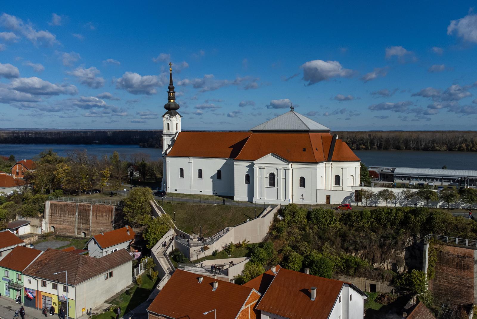 Vukovar: Kolona sjećanja iz zraka Vukovar: Kolona sjećanja iz zraka