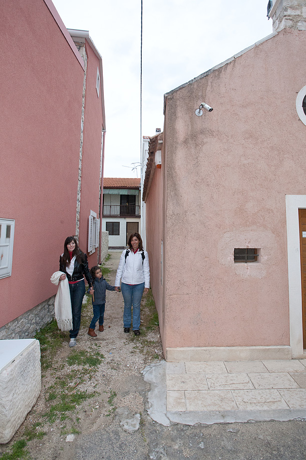 Top model Lorena Dias Terezinho i njena sestra Mara Dias, pronašle davno izgubljenu obitelj u Bibinjama, foto: Leo Banić Top model Lorena Dias Terezinho i njena sestra Mara Dias, pronašle davno izgubljenu obitelj u Bibinjama, foto: Leo Banić