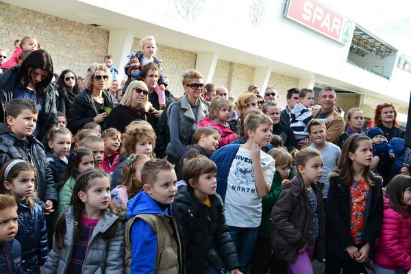 Supernova Zadar: Sveti Nikola i kamion Djeda mraza, Foto: Iva Perinčić Supernova Zadar: Sveti Nikola i kamion Djeda mraza, Foto: Iva Perinčić