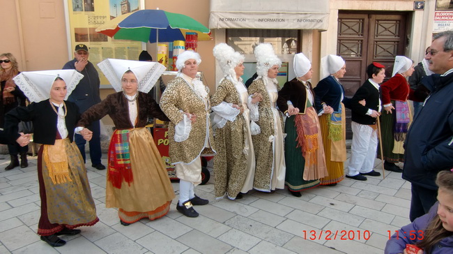 Zadarski karneval 2010: KUD “Druzina” Pag na Narodnom trgu
