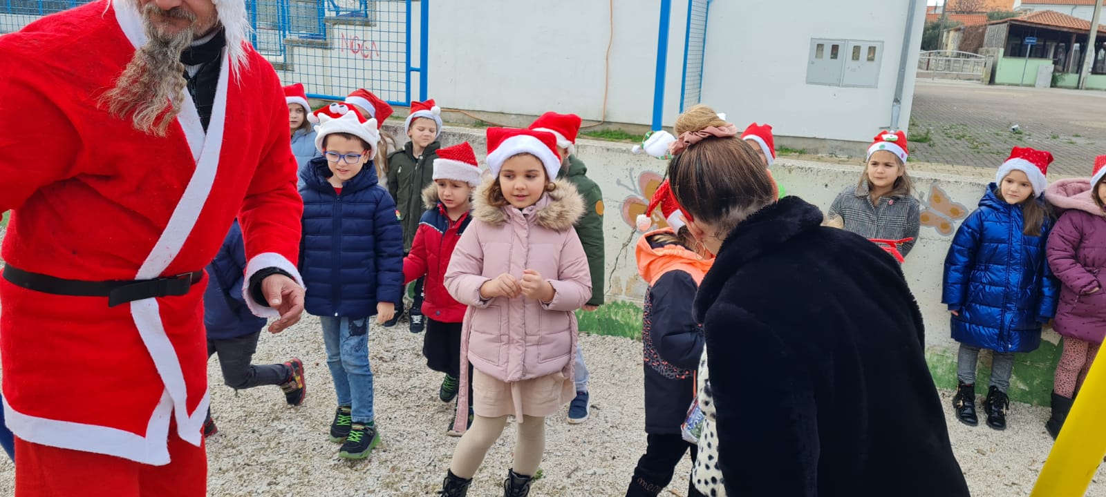 Bibinje: Moto mrazovi razveselili mališane Bibinje: Moto mrazovi razveselili mališane