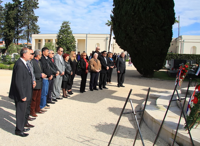 Dan županije: Polaganje vijenaca na Gradskom groblju Zadar Dan županije: Polaganje vijenaca na Gradskom groblju Zadar