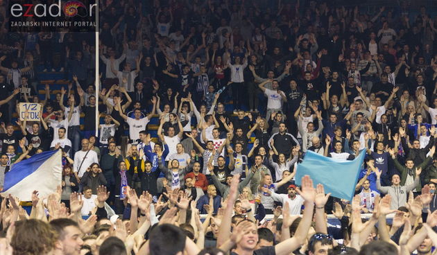 Humanitarno gledanje utakmice Zadar-Cibona (85-84) u Jazinama