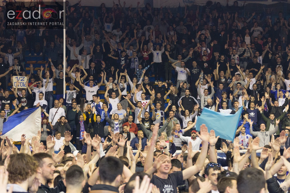 Humanitarno gledanje utakmice Zadar-Cibona (85-84) u Jazinama Humanitarno gledanje utakmice Zadar-Cibona (85-84) u Jazinama