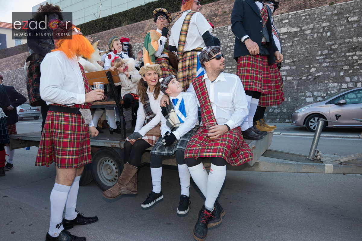 Zadarski karneval 2018: Povorka maškaranih skupina od Gradskih vrata preko Foruma do Narodnog trga Zadarski karneval 2018: Povorka maškaranih skupina od Gradskih vrata preko Foruma do Narodnog trga