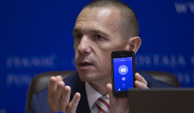 Nacelnik Uprave policije Krunoslav Borovec i Goran Burusic, nacelnik Policijske uprave zagrebacke predstavili su u Policijskoj upravi zagrebackoj aplikaciju za pametne telefone kojom gradjani mogu policiji upucivati dojave. Krunoslav Borovec. Photo: Davo