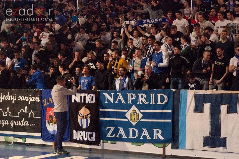 Humanitarno gledanje utakmice Zadar-Cibona u Jazinama Humanitarno gledanje utakmice Zadar-Cibona u Jazinama