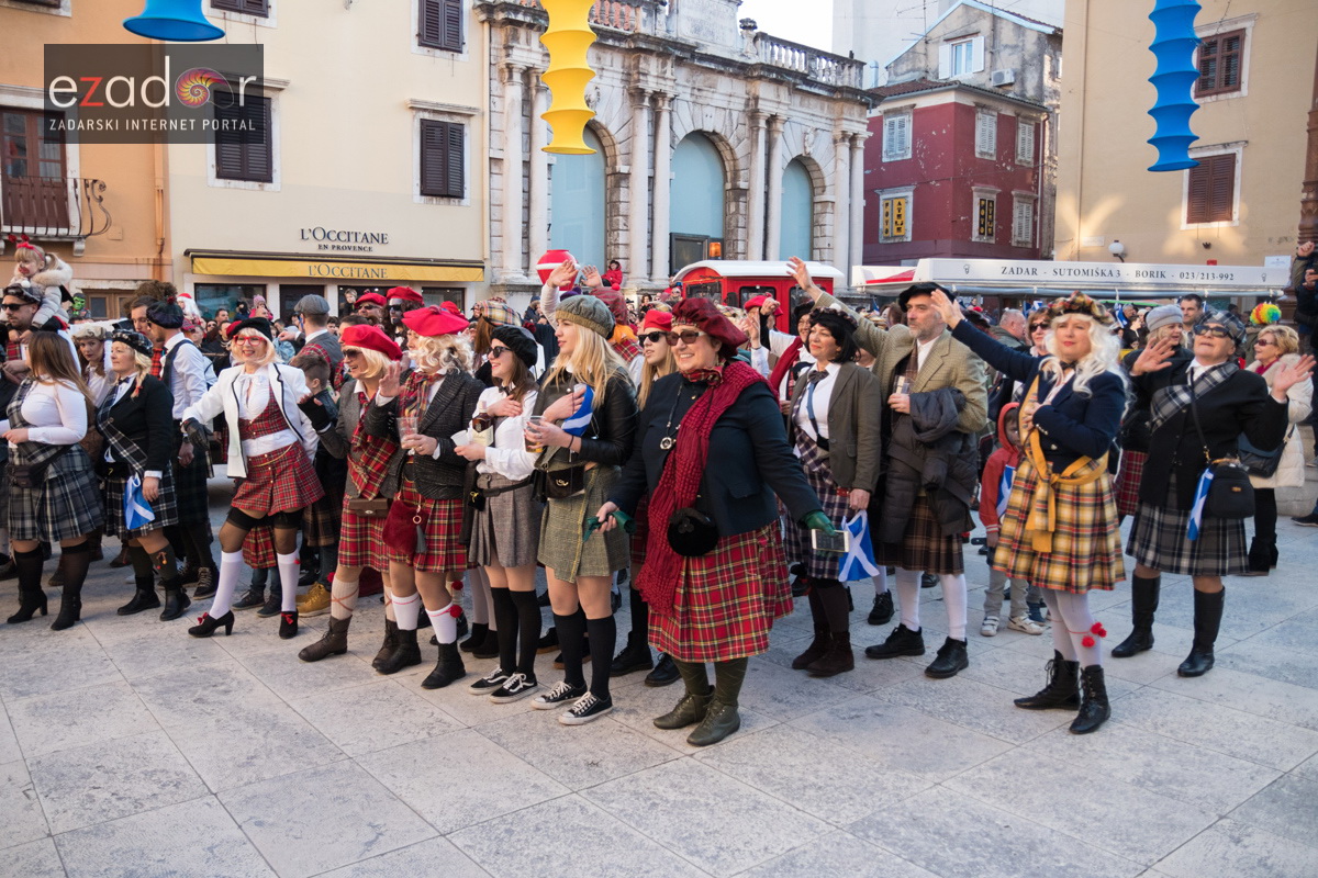 Zadarski karneval 2018: Povorka maškaranih skupina od Gradskih vrata preko Foruma do Narodnog trga Zadarski karneval 2018: Povorka maškaranih skupina od Gradskih vrata preko Foruma do Narodnog trga