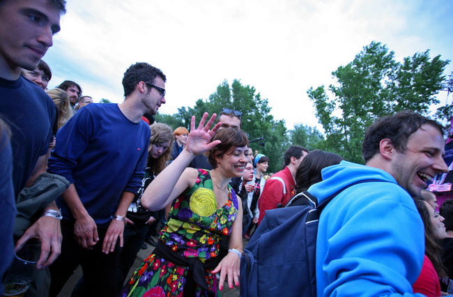 Zagreb, 220610.
Na Jarunu se od 21.-23.06. odrzava glazbeni spektakl T-Mobile INmusic festival na kojem ce nastupiti mnogobrojni izvodjaci kako iz zemlje tako i svijeta.
Danas se odrzao drugi dan.
Na slici: publika.
Foto: Neja Markicevic / CROPIX Zagreb, 220610.
Na Jarunu se od 21.-23.06. odrzava glazbeni spektakl T-Mobile INmusic festival na kojem ce nastupiti mnogobrojni izvodjaci kako iz zemlje tako i svijeta.
Danas se odrzao drugi dan.
Na slici: publika.
Foto: Neja Markicevic / CROPIX