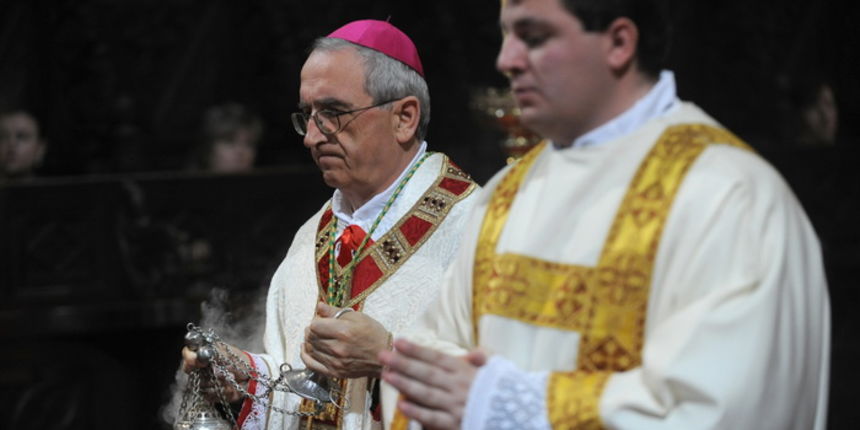 Zadar, 240411.
Uskrsnju misu u katedrali Sv. Stosije predvodio je zadarski nadbiskup Zelimir Puljic.
Foto : Andrija Lucic / cropix