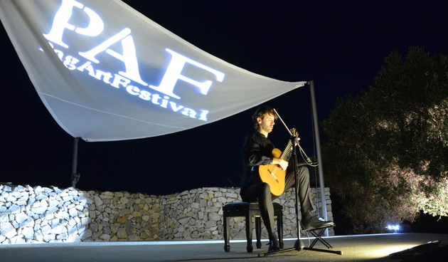Petrit Ceku održao koncert u Lunjskim maslinicima