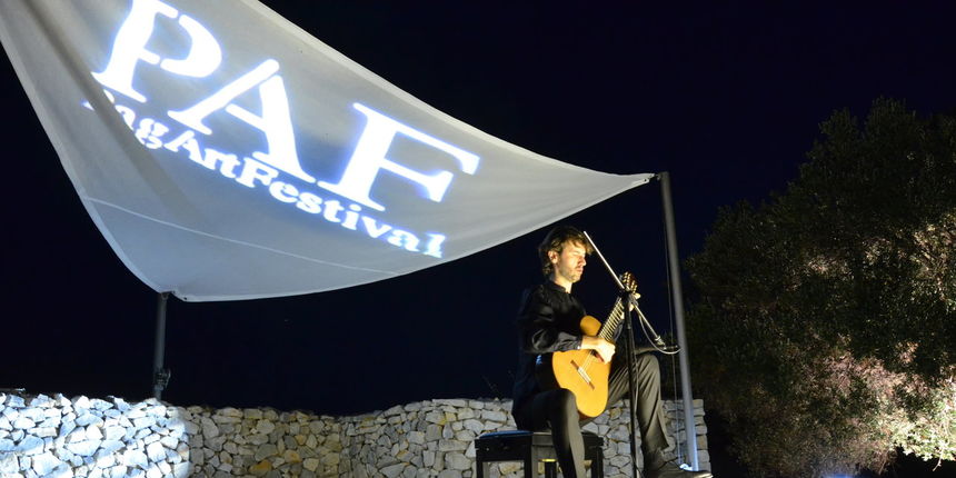 Petrit Ceku održao koncert u Lunjskim maslinicima