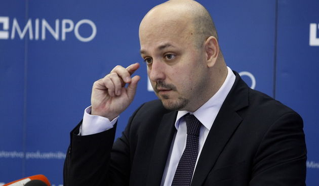 Zagreb, 031212.
Vukovarska 78.
Ministarstvo poduzetnistva i obrta.
Konferencija za medije ministra Gordana Marasa na temu rezultata rada u prvoj godini mandata ministarstva.
Na fotografiji: Gordan Maras.
Foto: Goran Mehkek / CROPIX