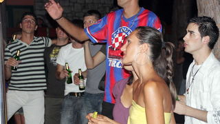 Biograd na Moru 17. srpnja 2009: Nastup Mladena Grdovica u diskoteci Marina Biograd na Moru 17. srpnja 2009: Nastup Mladena Grdovica u diskoteci Marina