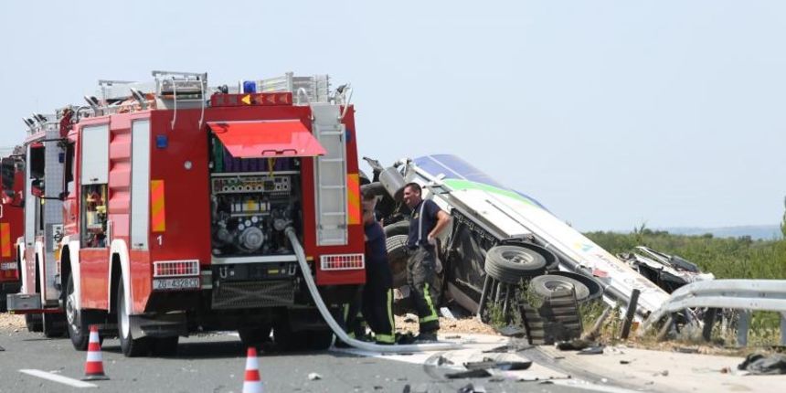 Sudar cisterne i tegljača na A1 kod Pirovca