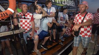 Svečani doček zadarskih Vatrenih: Jedrenjakom Branimir plovili od Gradskog mosta do gata na zadarskoj rivi