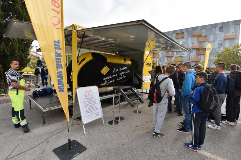 Auto klub Zadar prezentirao simulator prevrtanja i sudara, Foto: Dino Stanin/PIXSELL Auto klub Zadar prezentirao simulator prevrtanja i sudara, Foto: Dino Stanin/PIXSELL