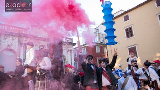 Zadarski karneval 2018: Povorka maškaranih skupina od Gradskih vrata preko Foruma do Narodnog trga Zadarski karneval 2018: Povorka maškaranih skupina od Gradskih vrata preko Foruma do Narodnog trga
