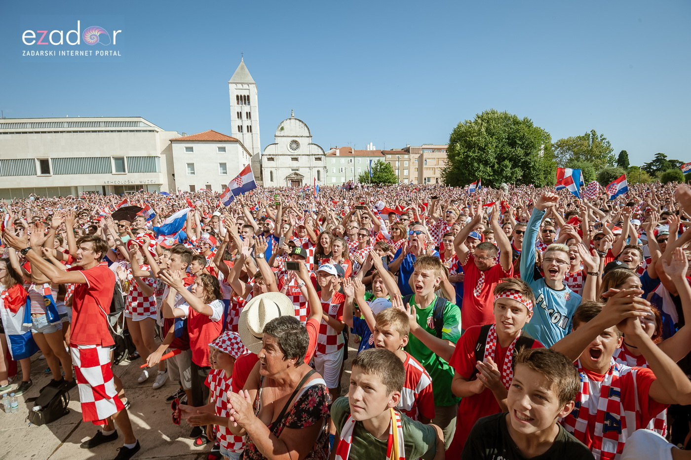 Navijačko ludilo u Zadru za vrijeme i nakon finala Svjetskog prvenstva Navijačko ludilo u Zadru za vrijeme i nakon finala Svjetskog prvenstva