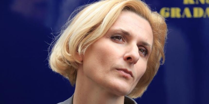 Starcevicev trg,Zagreb – Na proslavi 35. obljetnice rada bibliobus sluzbe predstavljeno je novo vozilo koje ce zamijeniti 21 godinu star bibliobus. Voditeljica sluzbe Djurdjica Pugelnik Photo: Patrik Macek/PIXSELL