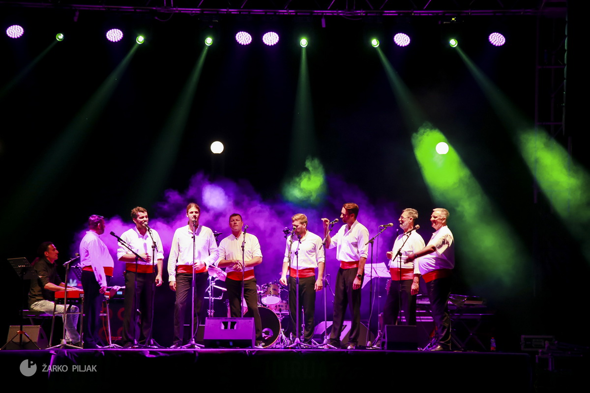 Zorica Kondža i klapa Cambi @ bazen Ilirije u Biogradu