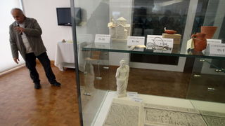 Zadar, 180313. 
U Muzeju antickog stakla organizirana je izlozba suvenira Zadarske zupanije 2013, u sklopu 3. Festivala suvenira Zadarske zupanije kojeg organizira Udruga inovatora Zadarske zupanije.
Izlozba je natjecajnog karaktera. 
Na fotografiji: deta