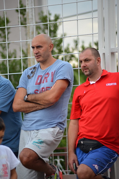 U povodu blagdana Kraljice Mira u Stanovima odigrana utakimica između veterana KK Zadar i Stanova, Foto: Iva Perinčić U povodu blagdana Kraljice Mira u Stanovima odigrana utakimica između veterana KK Zadar i Stanova, Foto: Iva Perinčić