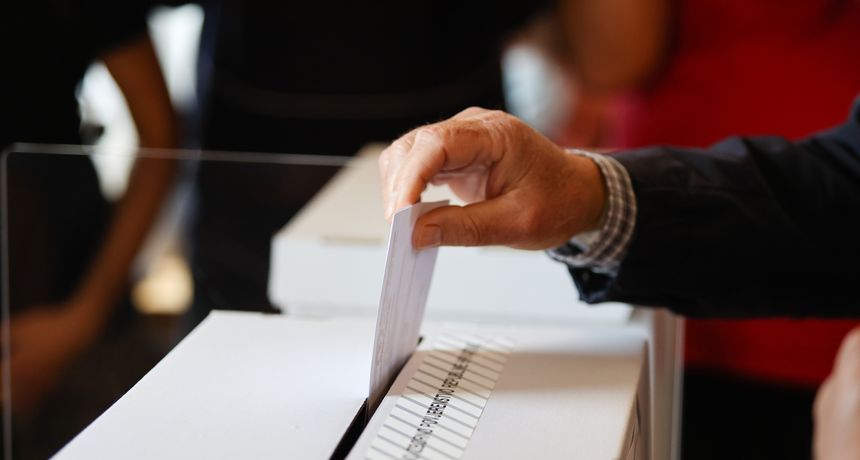 Lokalni izbori: Dr. Ivica Žuvela izašao na biralište Lokalni izbori: Dr. Ivica Žuvela izašao na biralište