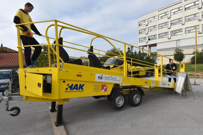 Auto klub Zadar prezentirao simulator prevrtanja i sudara, Foto: Dino Stanin/PIXSELL Auto klub Zadar prezentirao simulator prevrtanja i sudara, Foto: Dino Stanin/PIXSELL