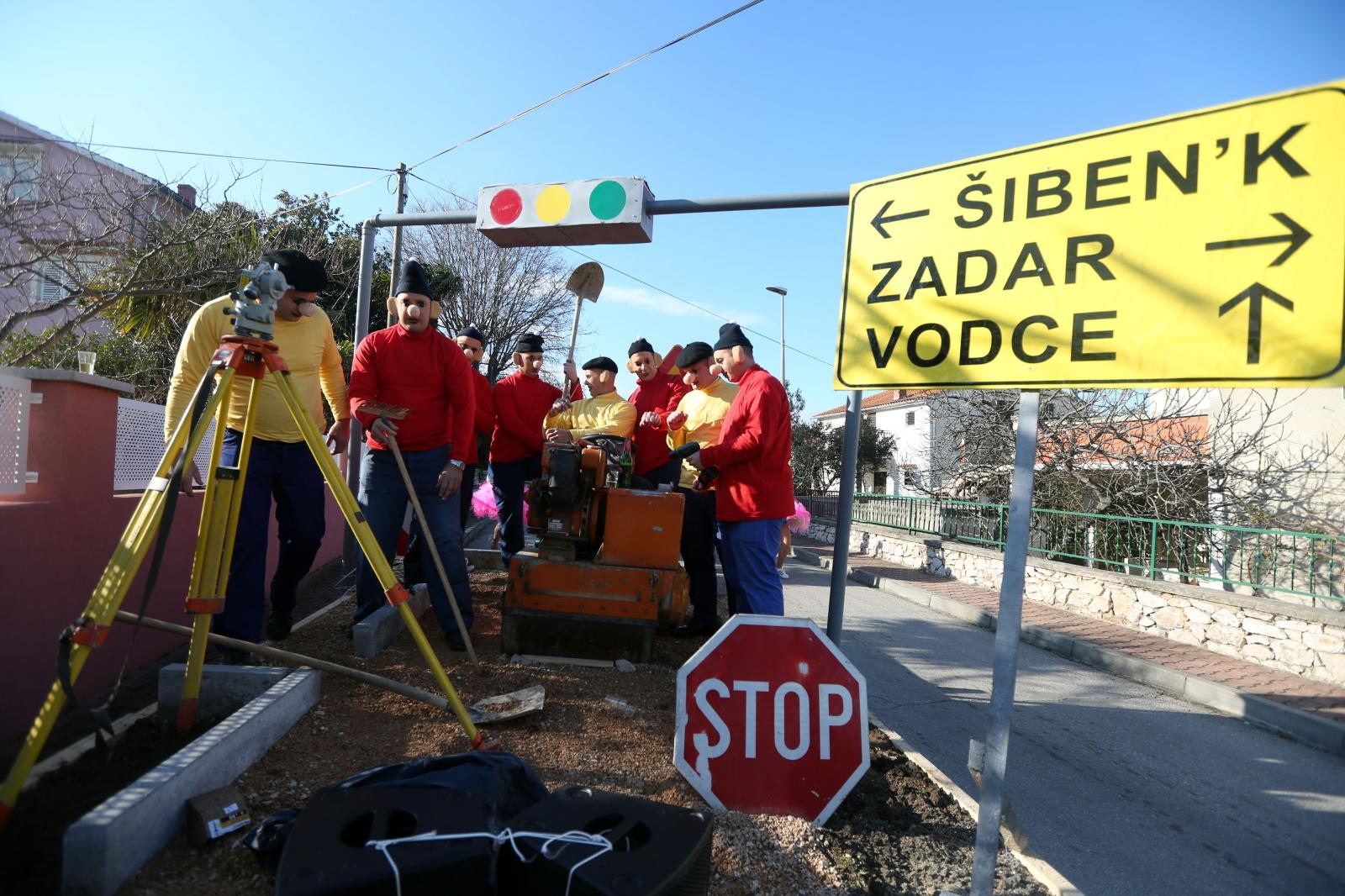 Murter: Maškarana povorka Velike Bake